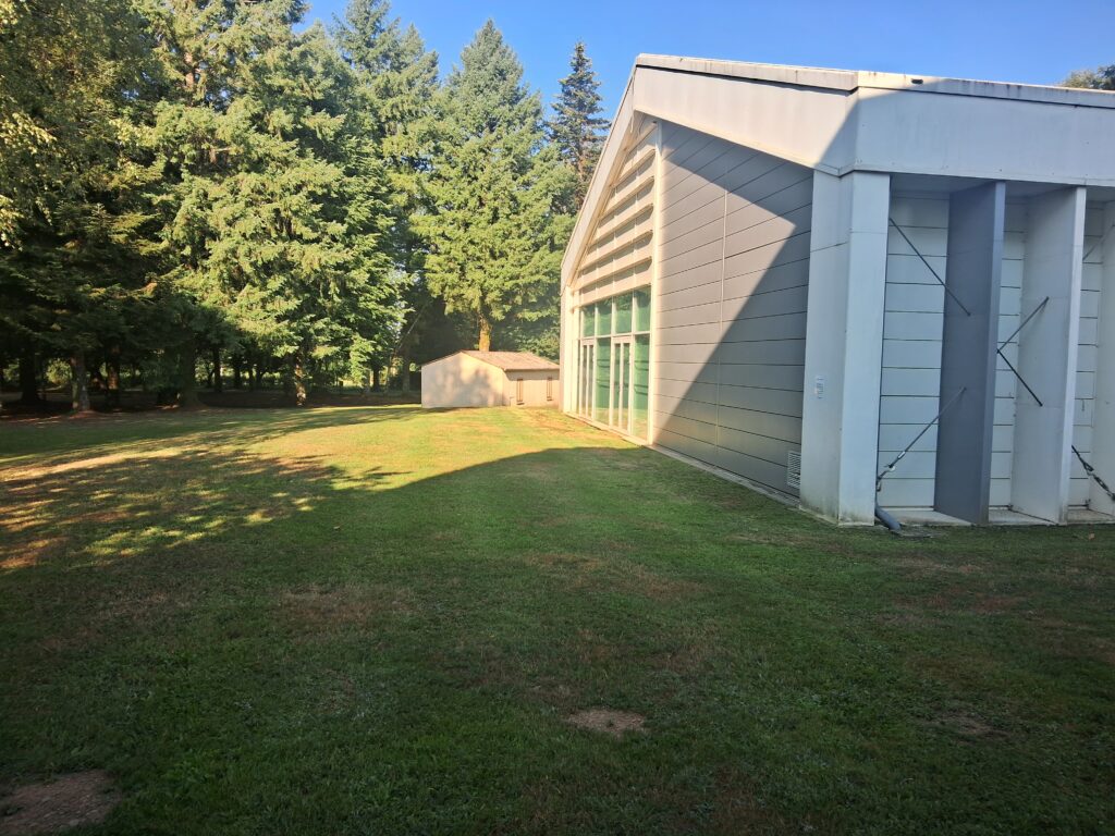 abords salle polyvalente - Agrandir l'image, fenêtre modale